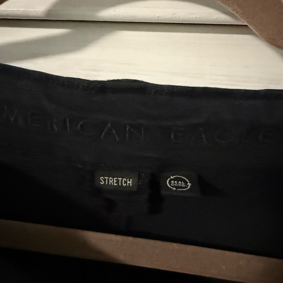 American Eagle Women’s Black High Rise Stretch Cargo pants in black Size 8. - Picture 2 of 5